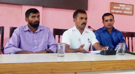 ಮಡಿಕೇರಿ: ಸ್ಥಗಿತಗೊಳಿಸಿದ ಕಾಮಗಾರಿಗಳನ್ನು ಪೂರ್ತಿಗೊಳಿಸಲು ಆಗ್ರಹ